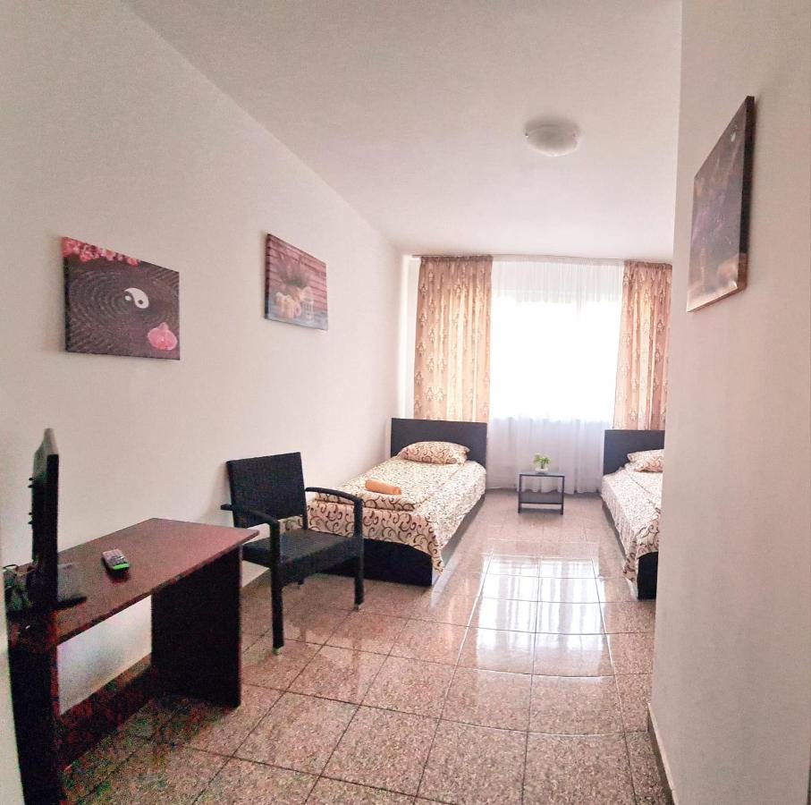 Casa Dobrescu Centura De Nord Hotel ไกรโอวา ภายนอก รูปภาพ
