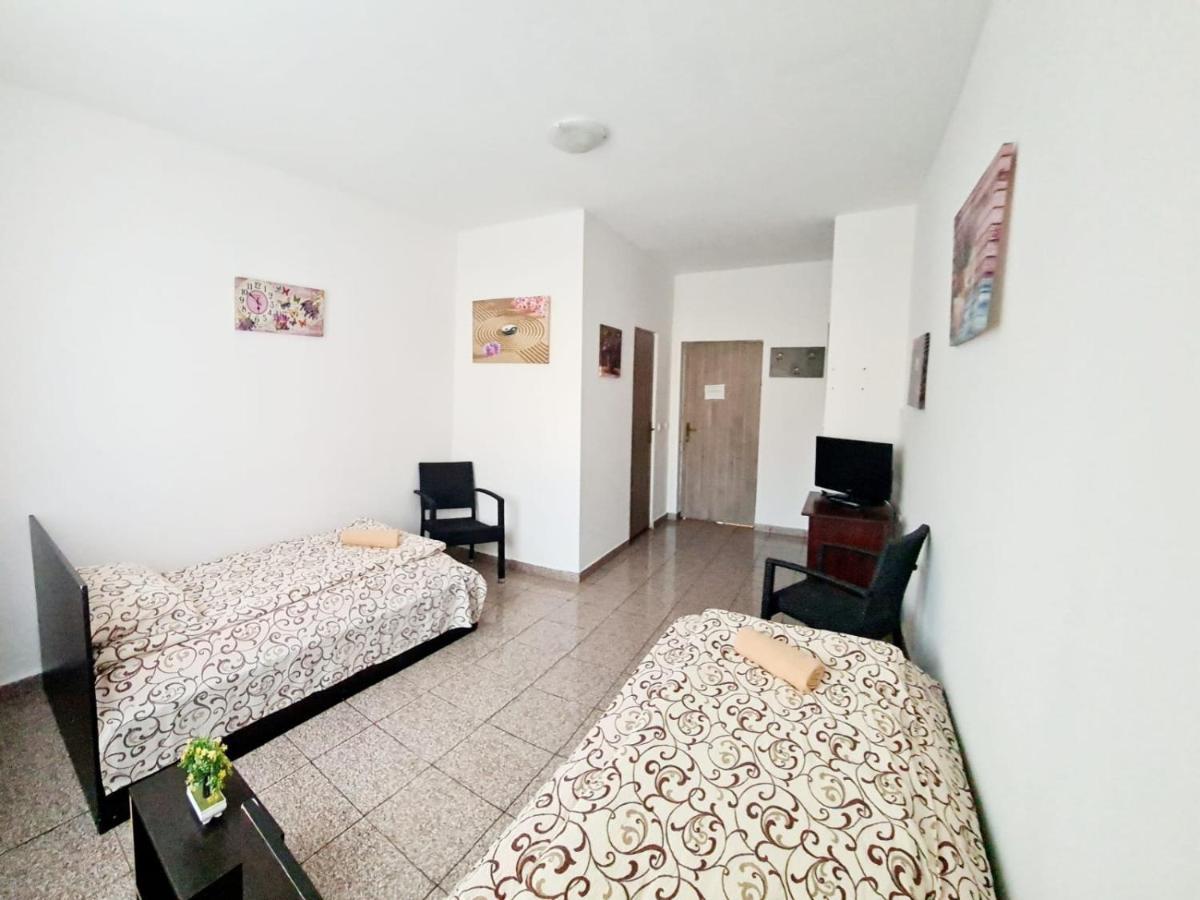 Casa Dobrescu Centura De Nord Hotel ไกรโอวา ภายนอก รูปภาพ