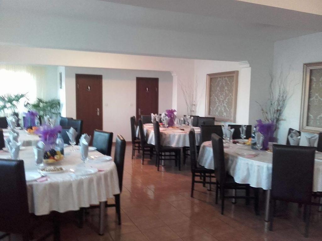 Casa Dobrescu Centura De Nord Hotel ไกรโอวา ภายนอก รูปภาพ