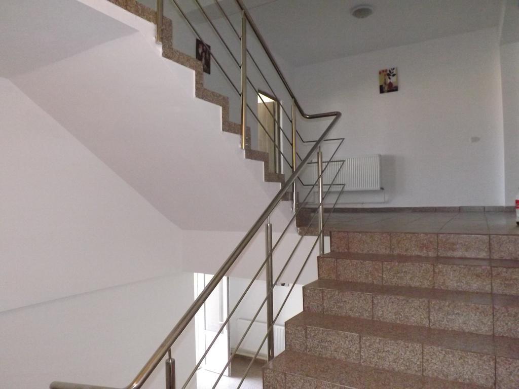 Casa Dobrescu Centura De Nord Hotel ไกรโอวา ภายนอก รูปภาพ