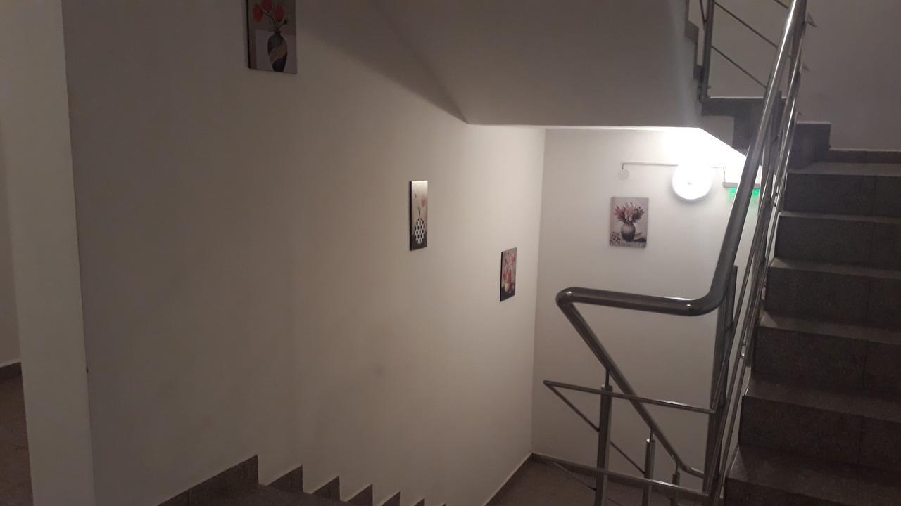 Casa Dobrescu Centura De Nord Hotel ไกรโอวา ภายนอก รูปภาพ