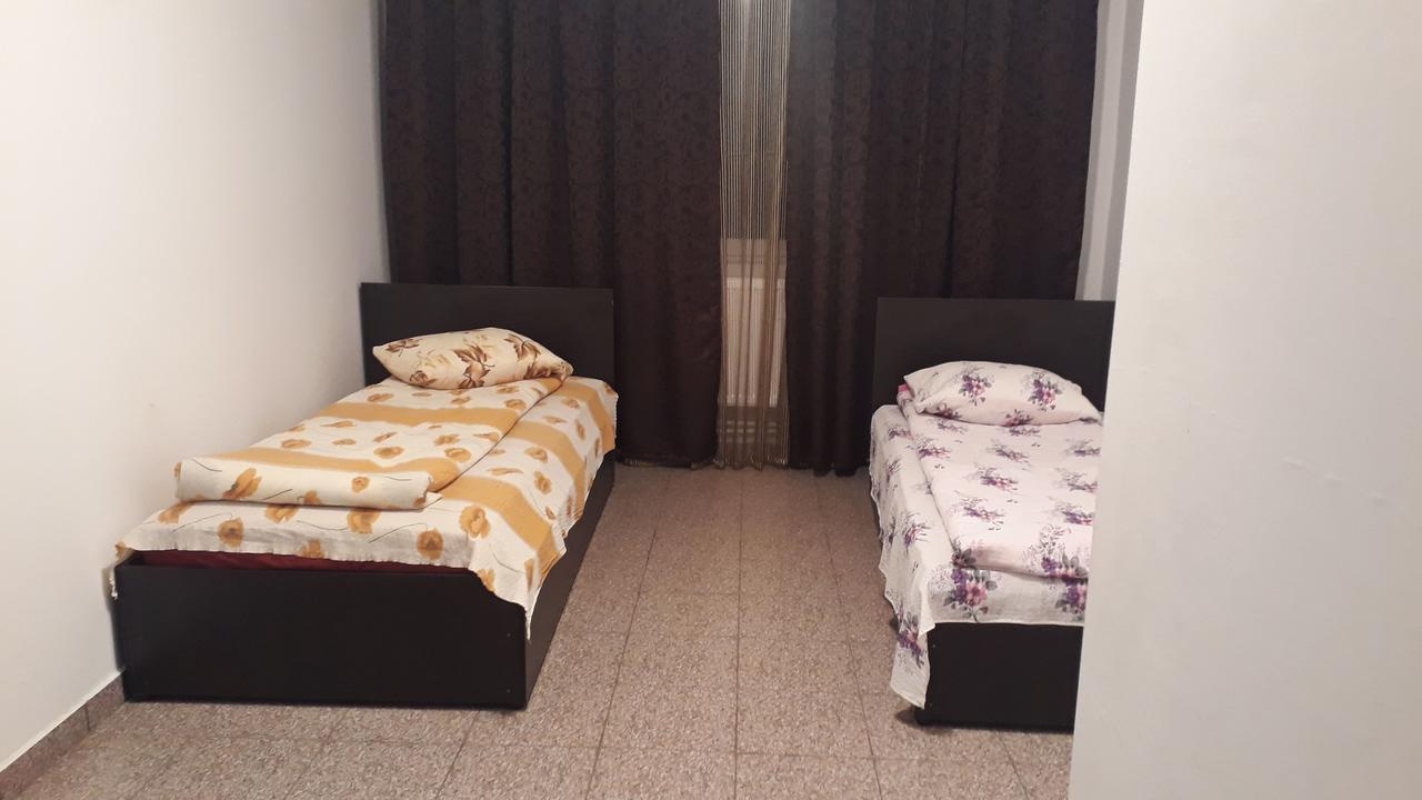 Casa Dobrescu Centura De Nord Hotel ไกรโอวา ภายนอก รูปภาพ